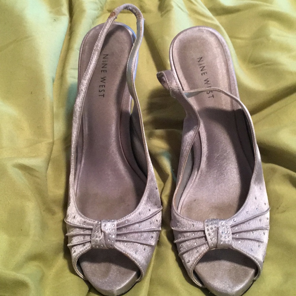 Adorable silver sling back heels